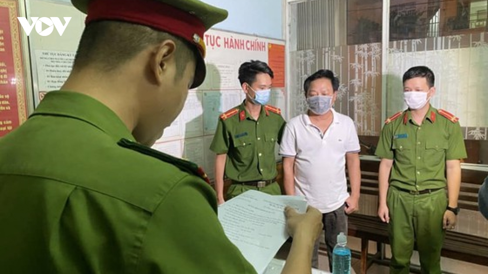 Truy tố chủ doanh nghiệp đánh đập, buộc người khác viết giấy nợ 122 tỷ đồng