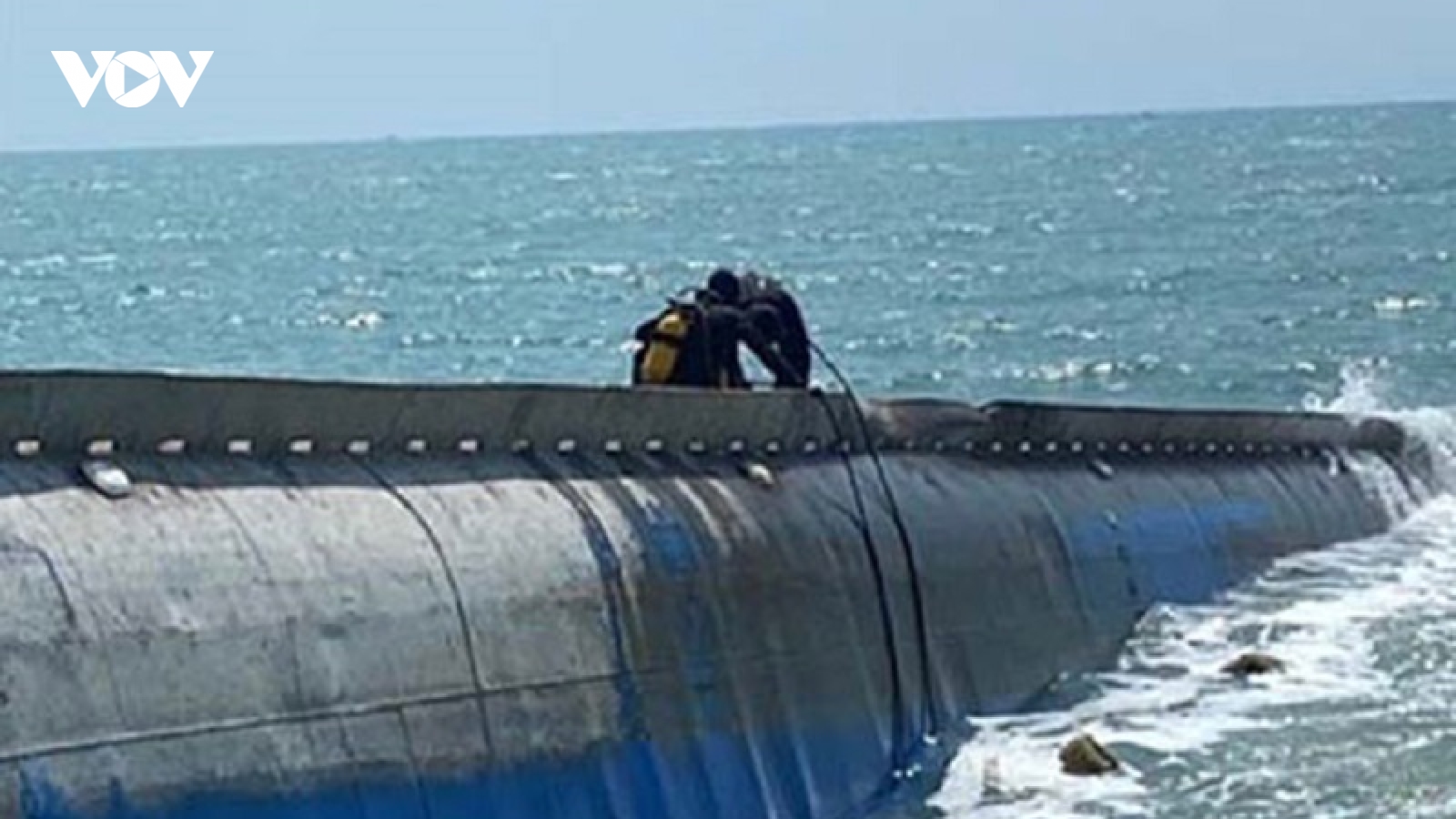 Khẩn trương xây dựng phương án trục vớt tàu chìm trên vùng biển Mũi Né