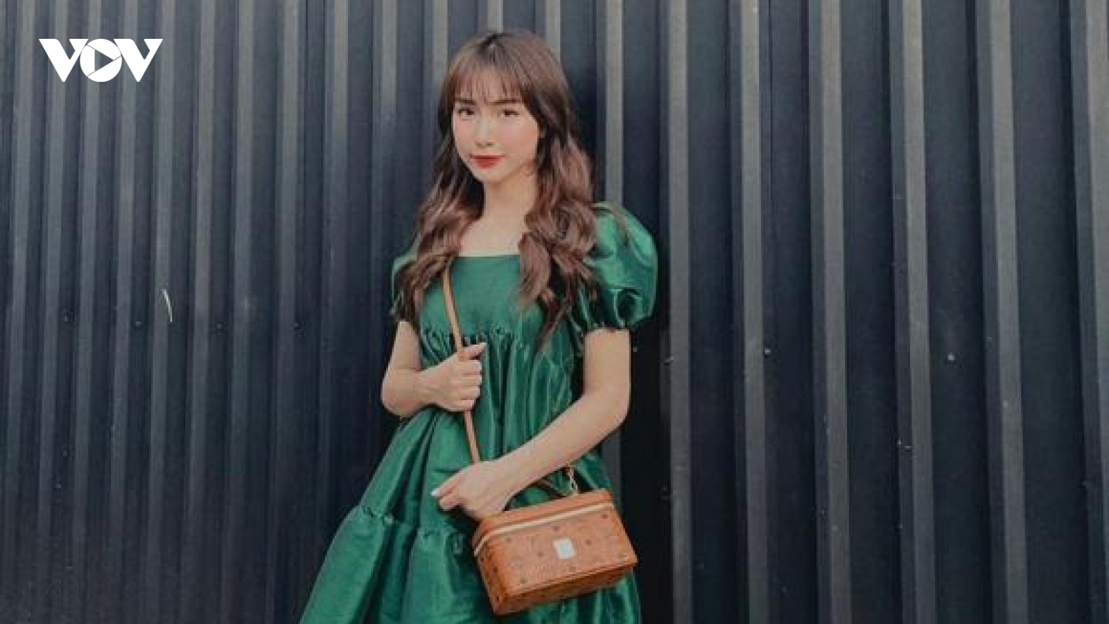 Chuyện showbiz: Hòa Minzy lên tiếng trước tin đồn mang thai lần 2