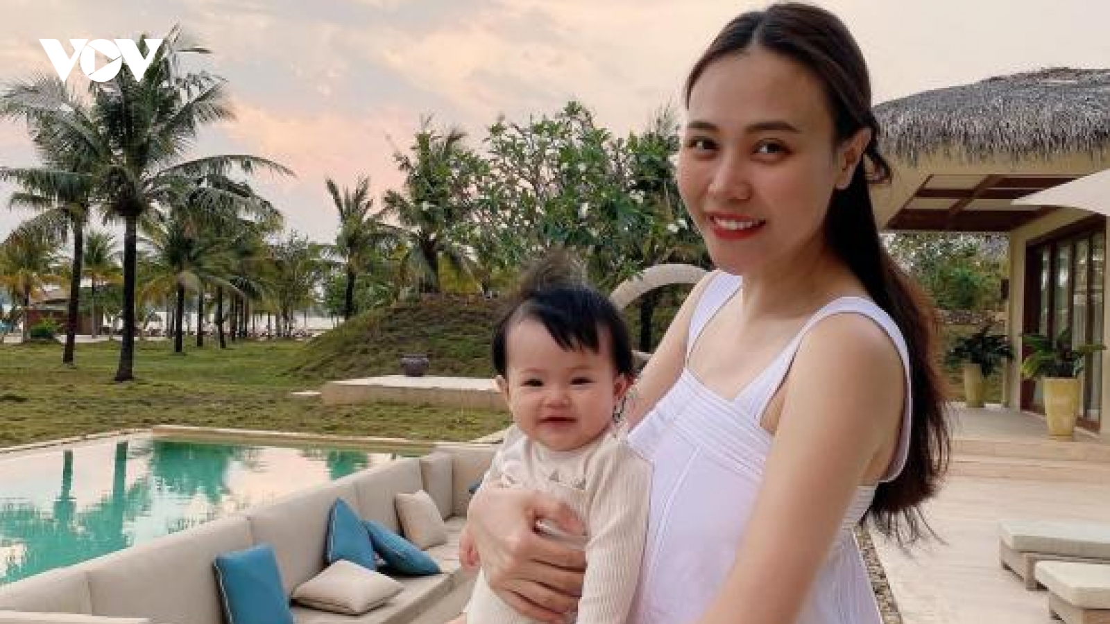Chuyện showbiz: Đàm Thu Trang lên tiếng trước tin đồn mang bầu lần 2