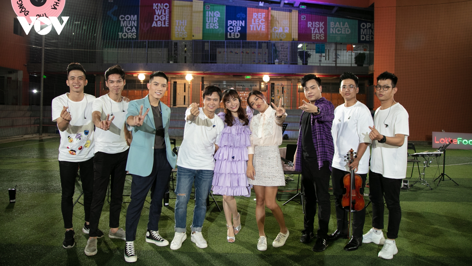 Văn Mai Hương cùng Hoà Minzy, Anh Tú trổ tài hát nhạc phim "Tân dòng sông ly biệt"