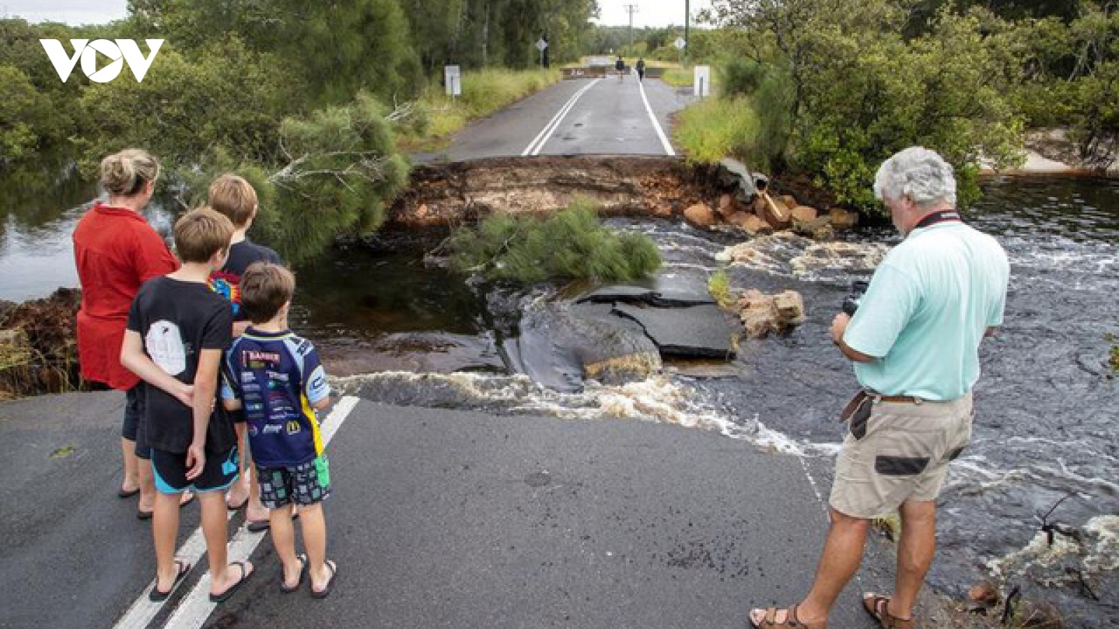 Hàng trăm người dân Australia phải đi sơ tán khẩn cấp do mưa lũ kéo dài