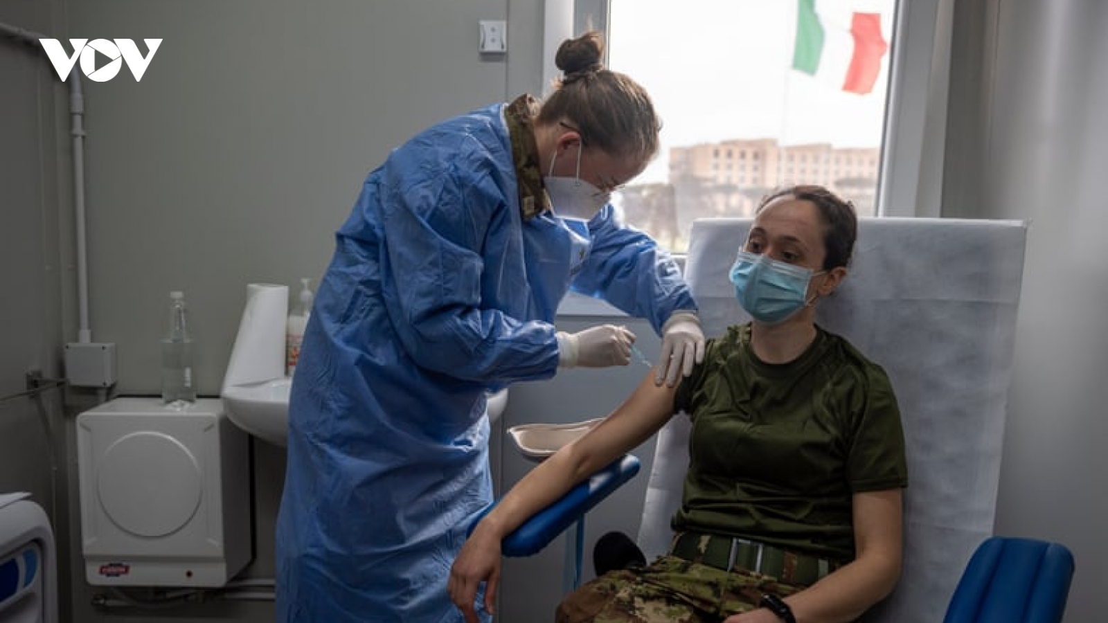EU và Anh đe dọa, chỉ trích lẫn nhau vì vaccine AstraZeneca