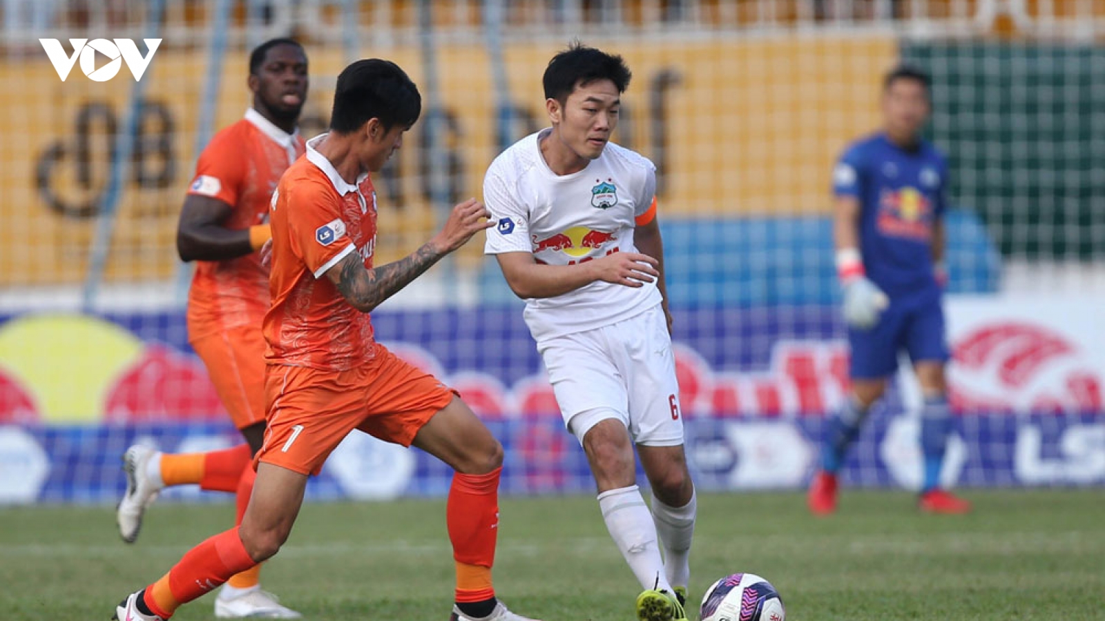Đá bù vòng 3 V-League 2021: HAGL vất vả hạ Bình Định, ĐKVĐ Viettel thắng trận đầu