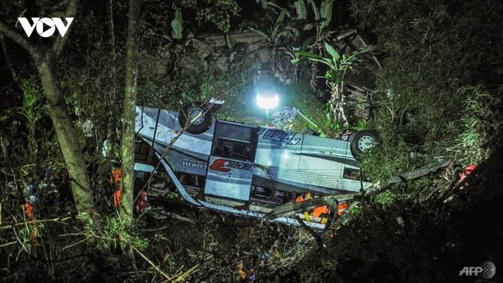 Tai nạn giao thông thảm khốc ở Indonesia khiến ít nhất 27 người thiệt mạng