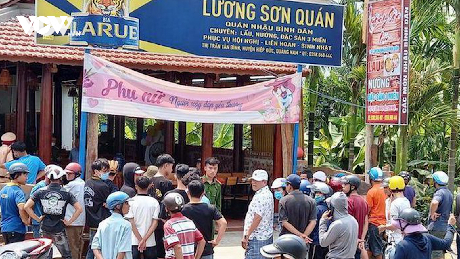 Nóng 24h: Nghi do ghen tuông tình ái, chủ quán chém đầu bếp, đâm vợ rồi tự tử