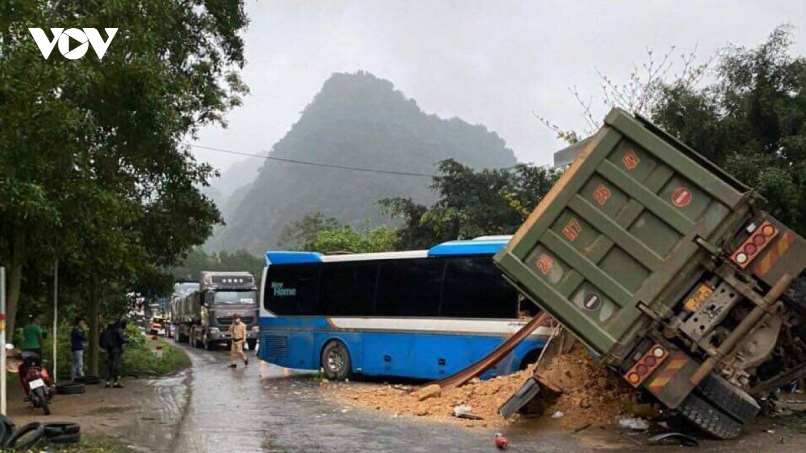Công điện về ngăn chặn tai nạn giao thông đặc biệt nghiêm trọng đối với xe chở khách