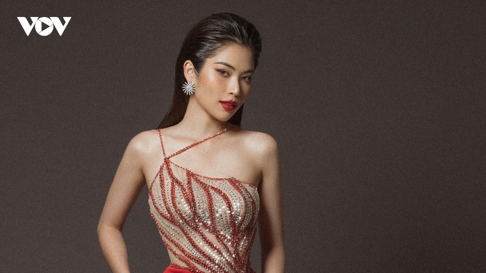 Lệ Nam chụp ảnh gợi cảm sau công bố dự thi Hoa hậu Hoàn vũ Việt Nam