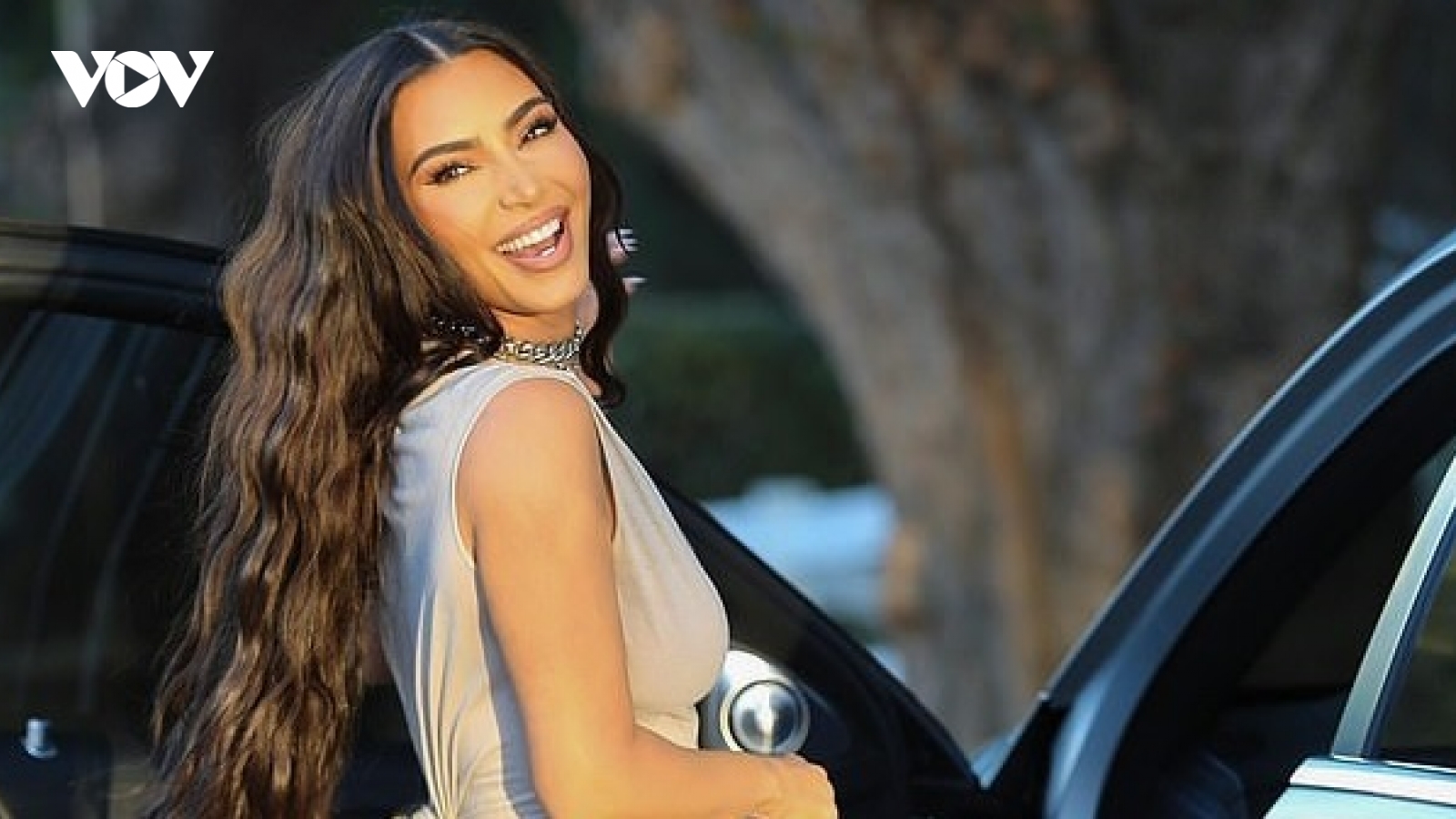 Kim Kardashian rạng rỡ đến dự cuộc họp sau khi ly hôn