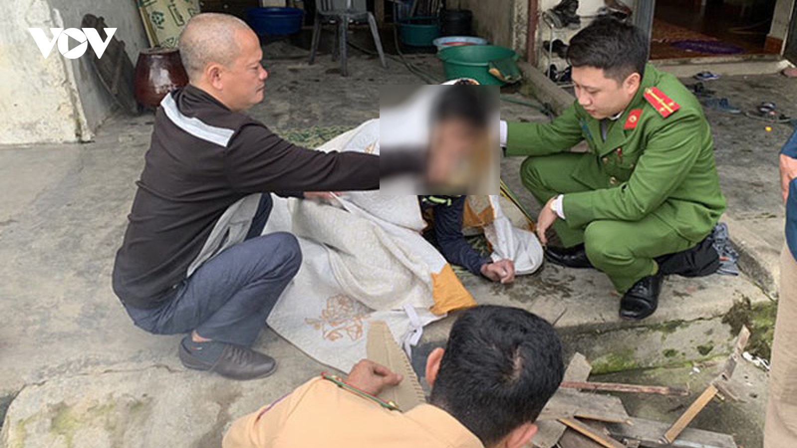 Kịp thời cứu sống nam thanh niên nhảy cầu Bến Thủy tự vẫn