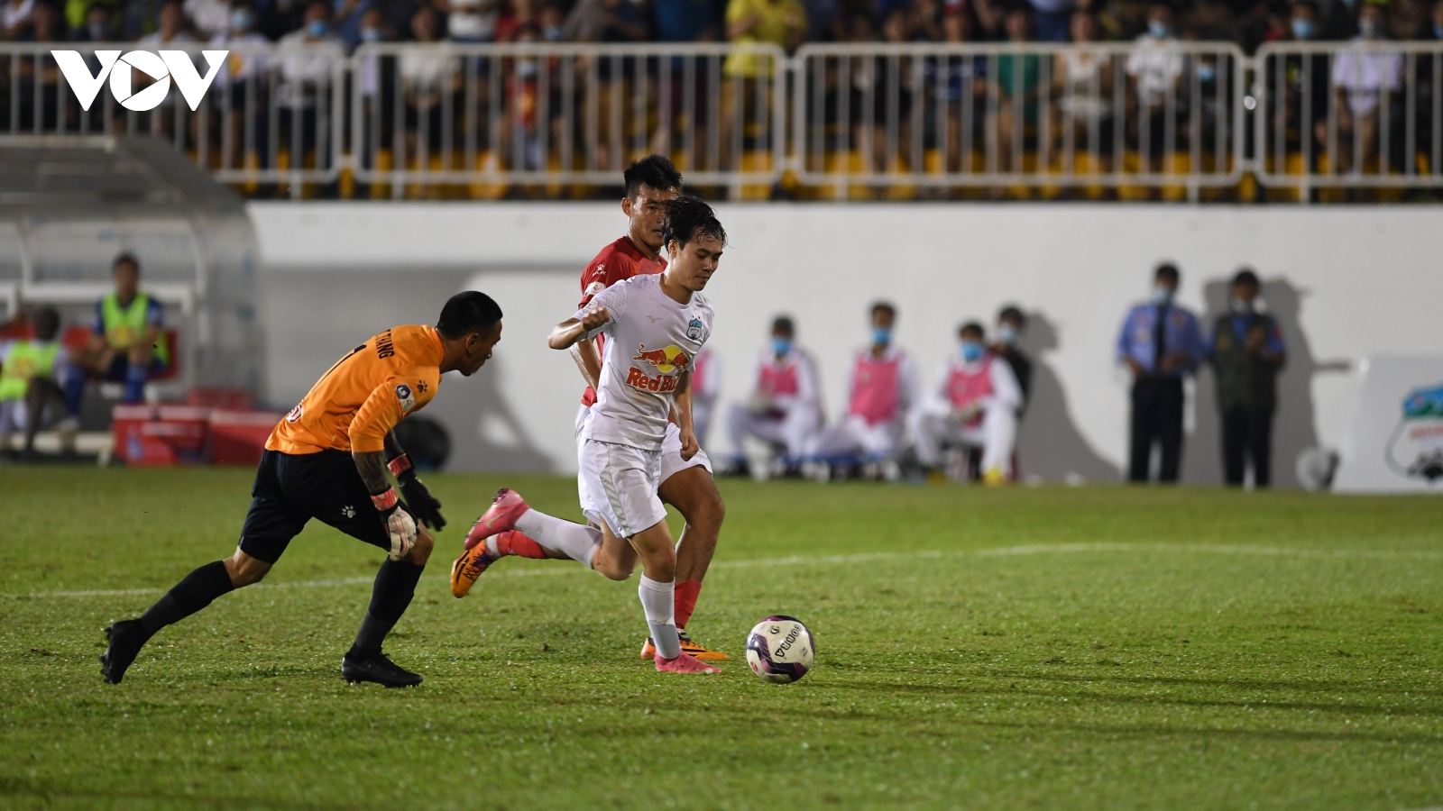 Công Phượng, Văn Toàn thăng hoa, HAGL thắng đậm CLB TPHCM để duy trì ngôi đầu V-League