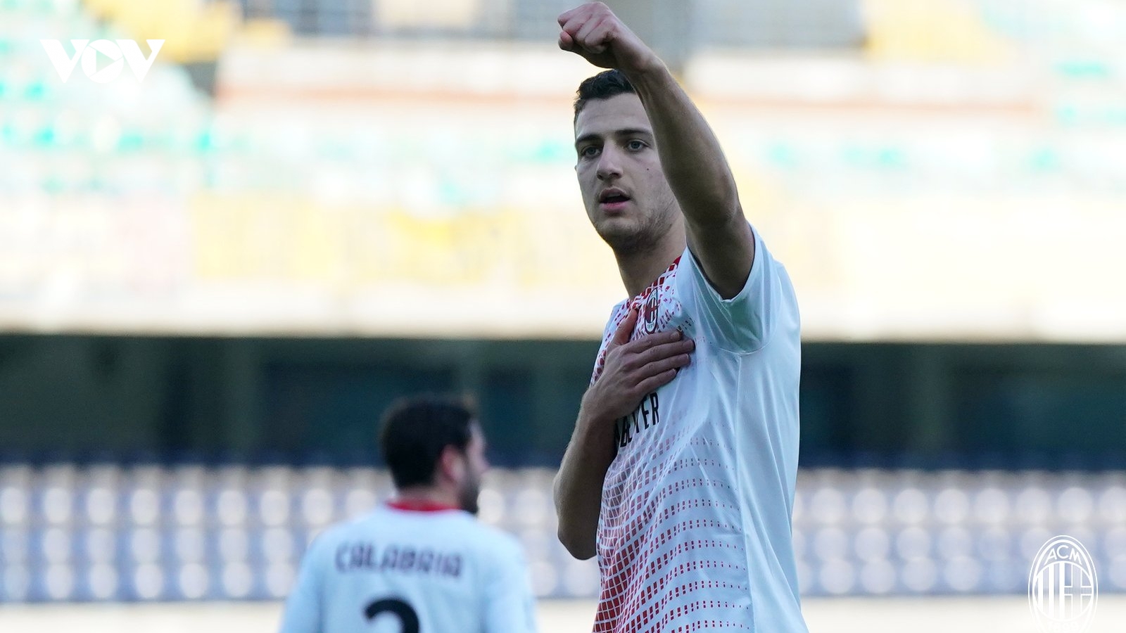 AC Milan thị uy sức mạnh trước trận đại chiến với MU