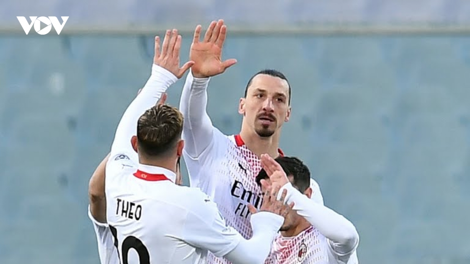 Juventus thua sốc Benevento, AC Milan thắng kịch tính Fiorentina