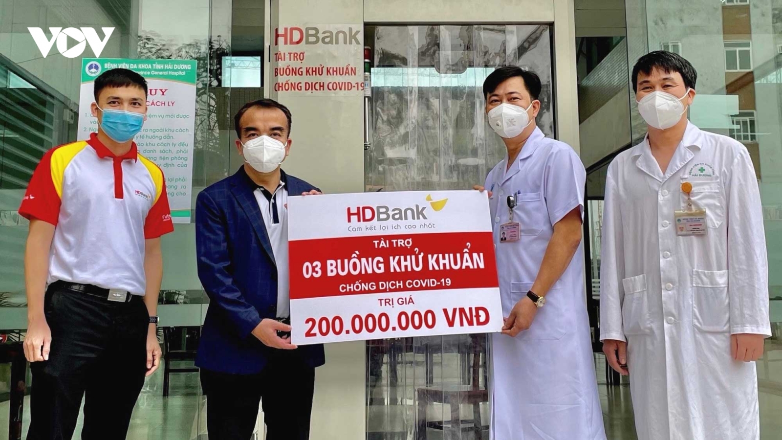 Hỗ trợ Hải Dương phòng, chống dịch Covid-19, HDBank tặng 3 buồng khử khuẩn