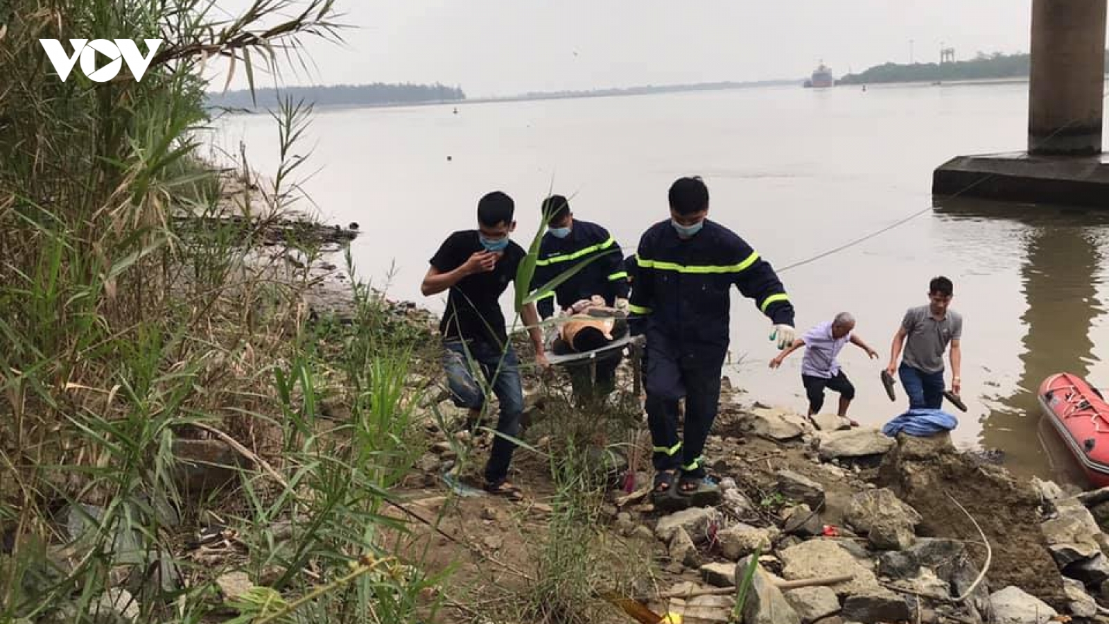 Tìm thấy thi thể người đàn ông trên sông Lam