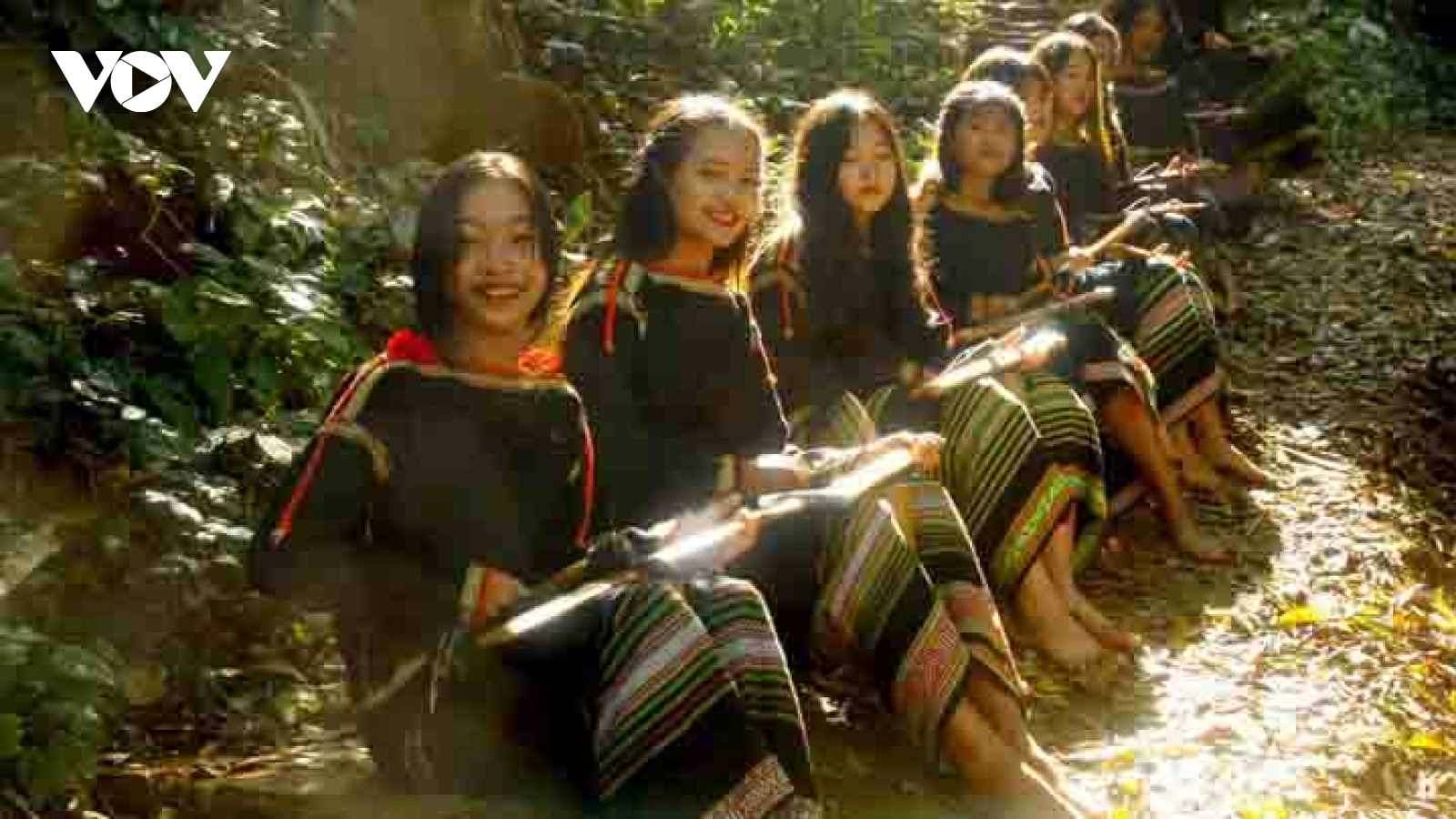 Young performers’ exchange motivates gong culture preservation