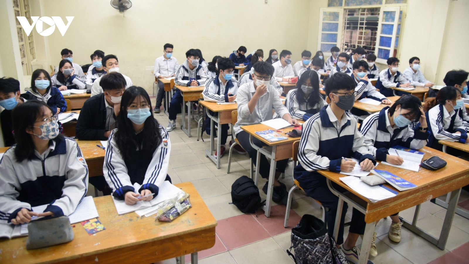 Students head back to school amid tight anti-coronavirus measures