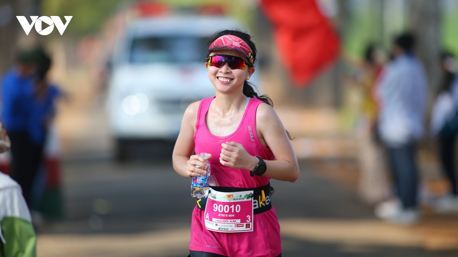 Chùm ảnh: Nụ cười toả nắng Pleiku trên đường chạy Tiền Phong Marathon 2021
