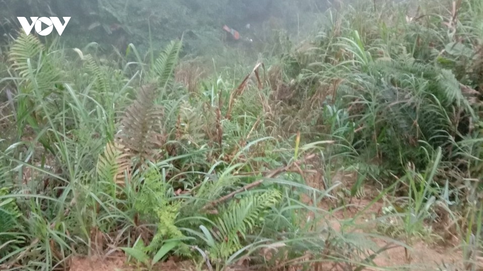 Xe bán tải lao xuống vực sâu hơn 100m, 3 người thương vong