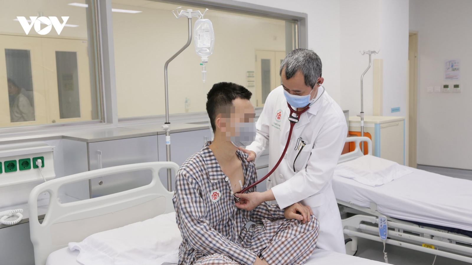 Nam thanh niên bị thủng màng tim do dị vật kim khí bắn vào ngực trái