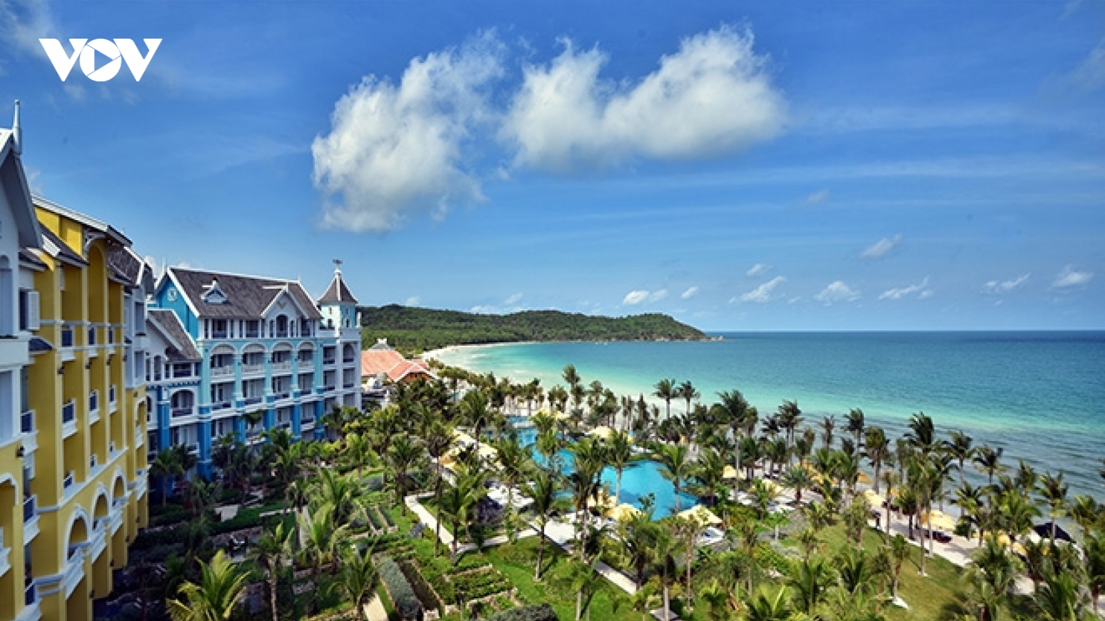 Giá vé máy bay giảm kịch sàn, khách ồ ạt đặt tour du lịch nội địa