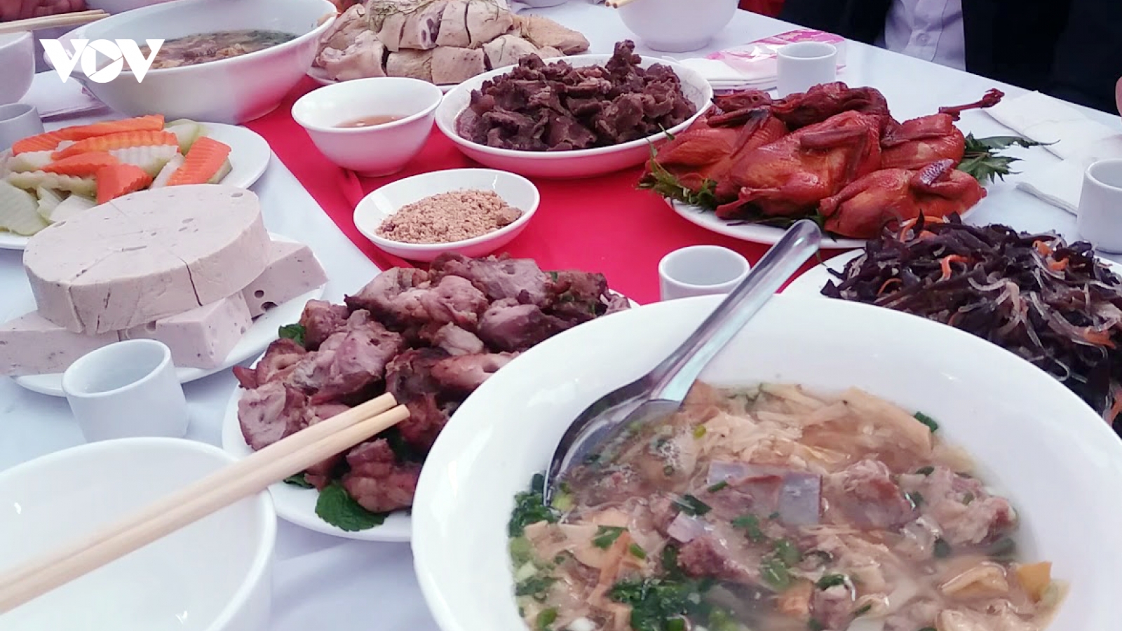 Hơn 90 người ở Lai Châu ngộ độc thực phẩm sau khi ăn cưới