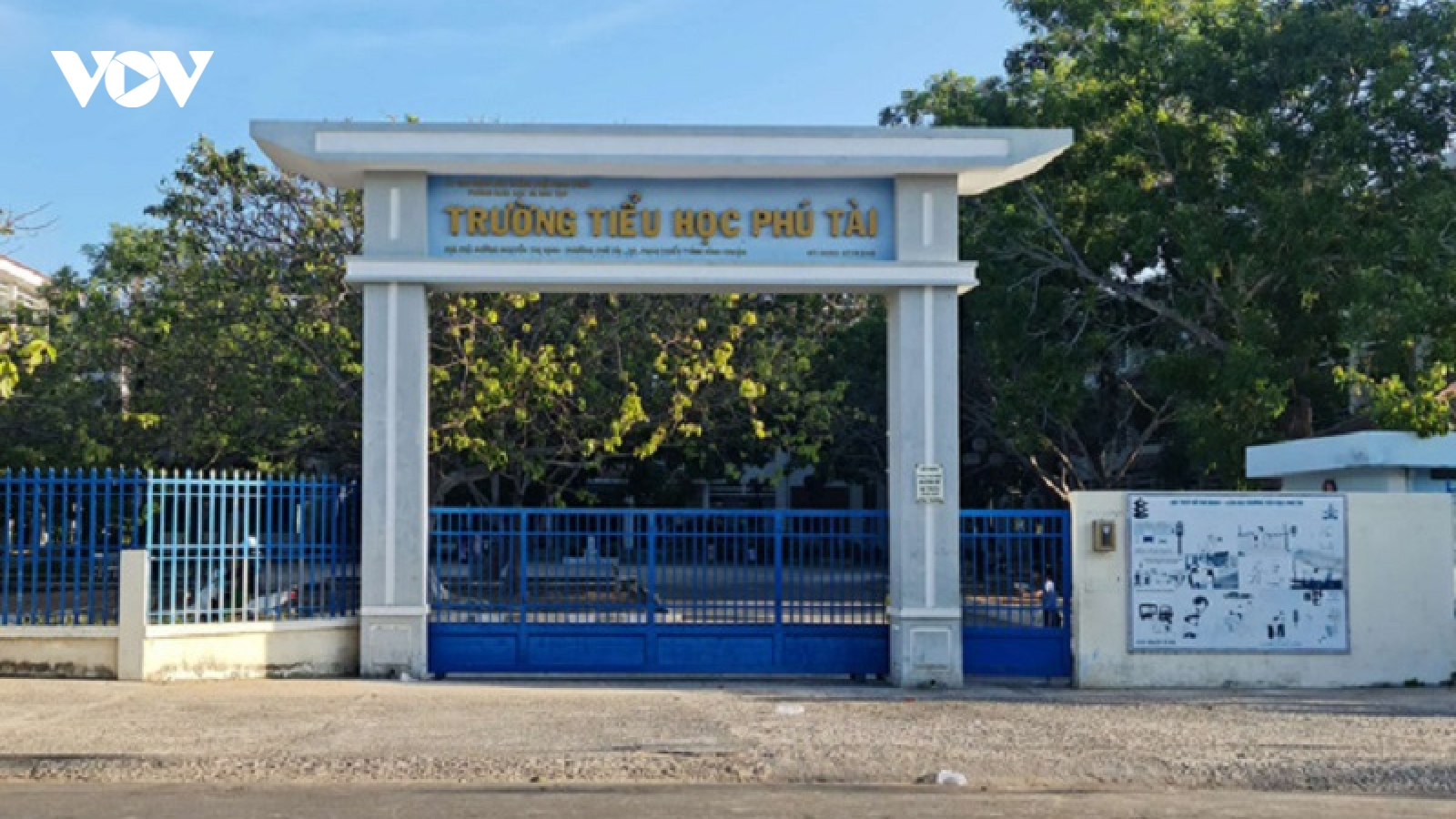 Cô giáo tiểu học rơi từ tầng 2 xuống đất sau khi bị tố cáo đánh học sinh