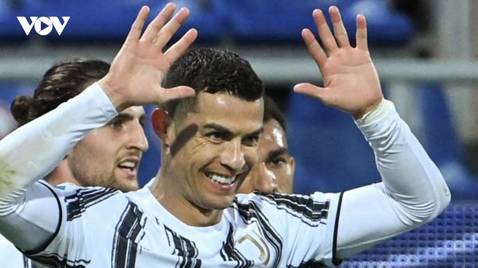 Ronaldo xô đổ kỷ lục ghi bàn “siêu khủng” của Pele