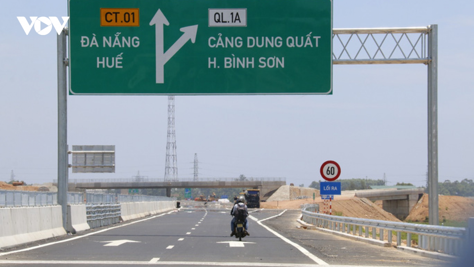 Tăng cường xử lý xe quá tải trên cao tốc Đà Nẵng - Quảng Ngãi
