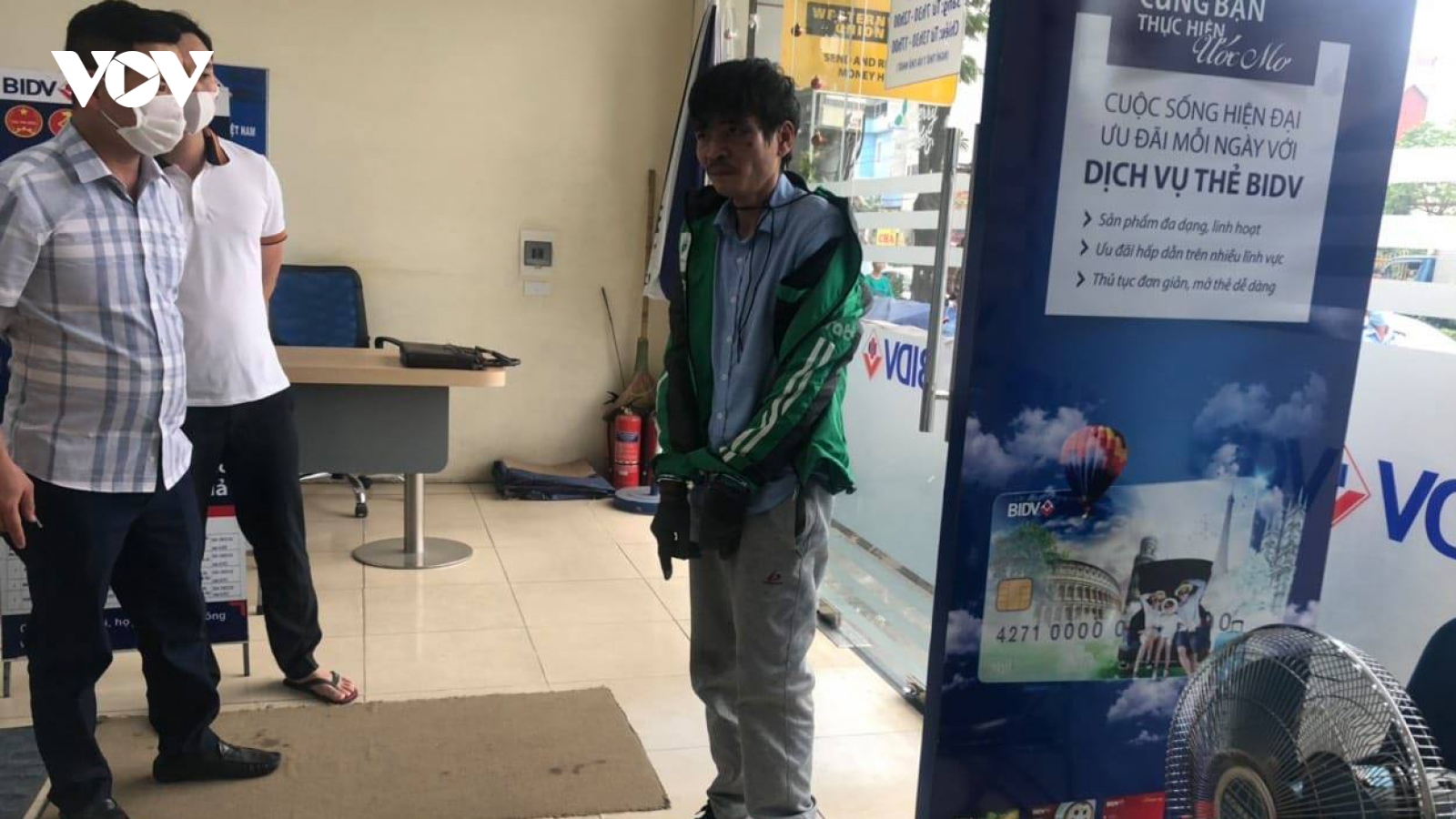 Vụ cướp ngân hàng ở Hà Nội: Đi cướp để trả 40 triệu đồng tiền nợ