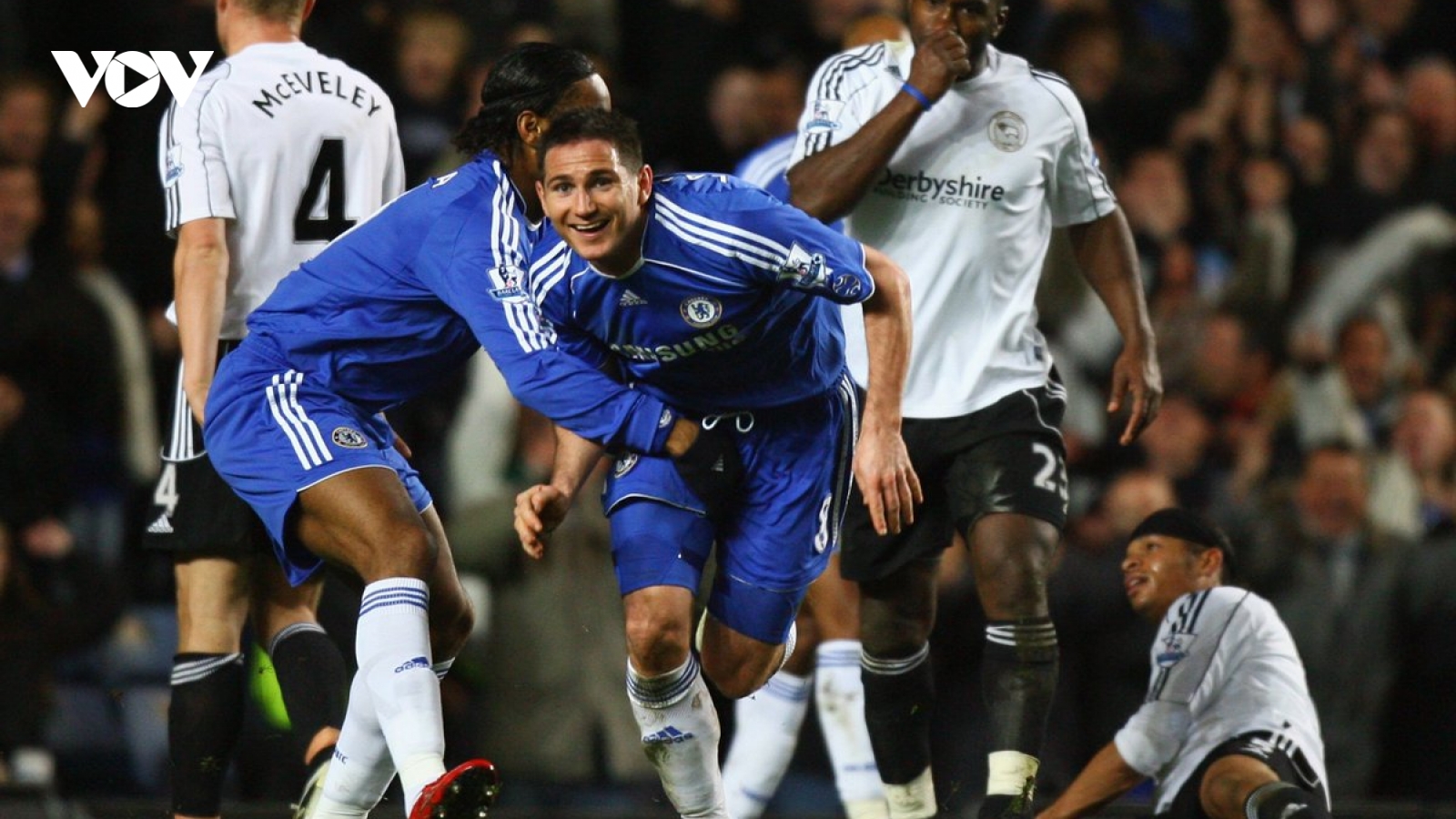 Ngày này năm xưa: Frank Lampard đi vào lịch sử Ngoại hạng Anh