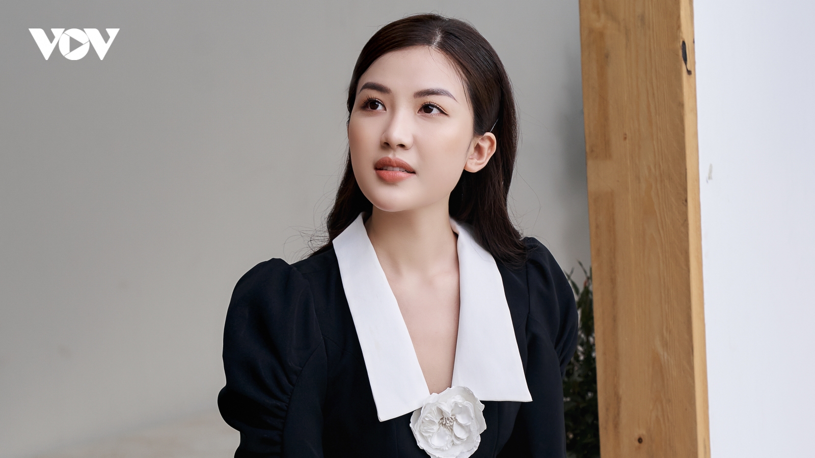 "Tiểu tam" Lương Thanh dịu dàng với các thiết kế đầm đen - trắng