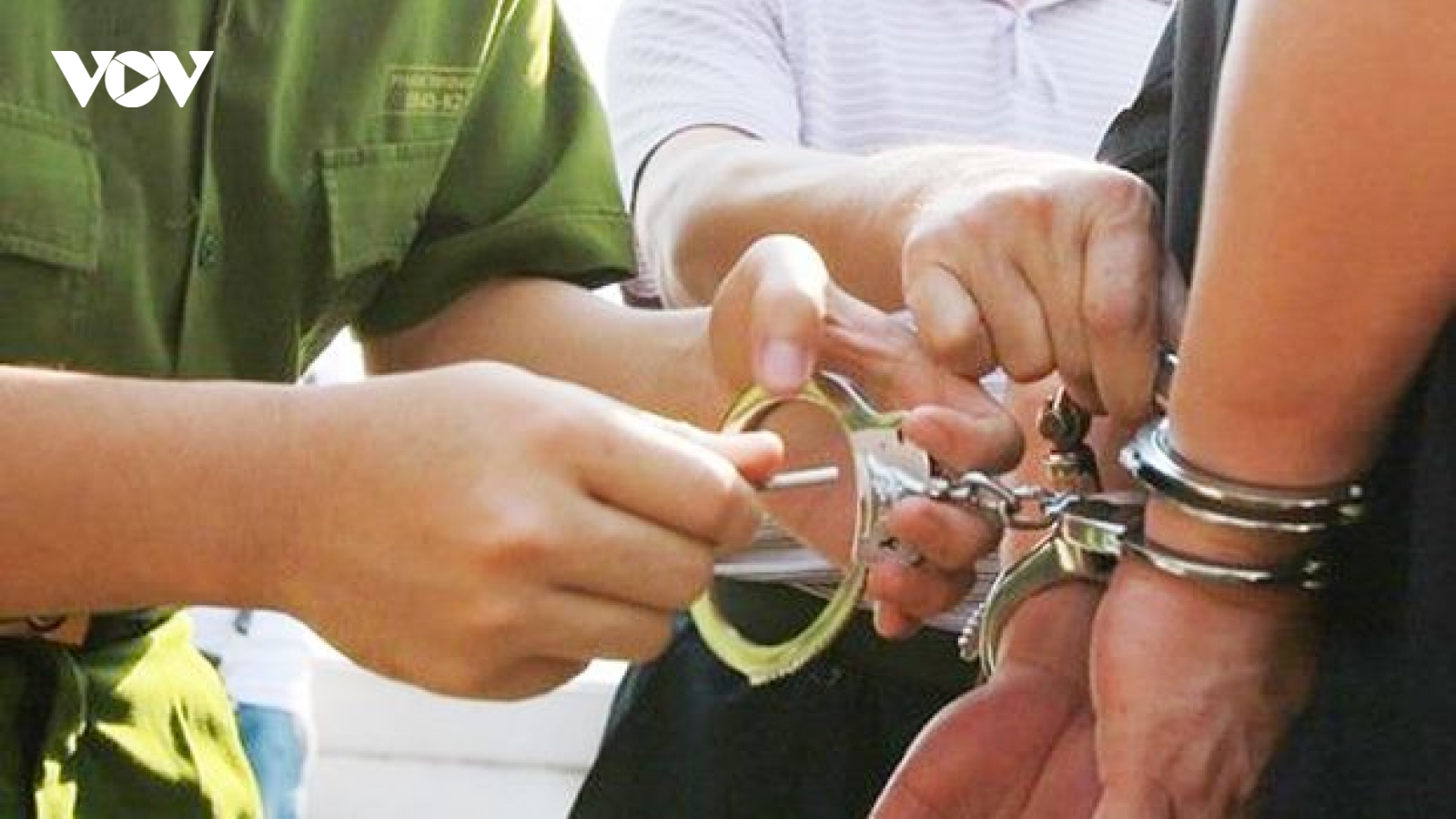 Một nhà báo bị khởi tố vì tội cướp tài sản sau phi vụ buôn bán khẩu trang