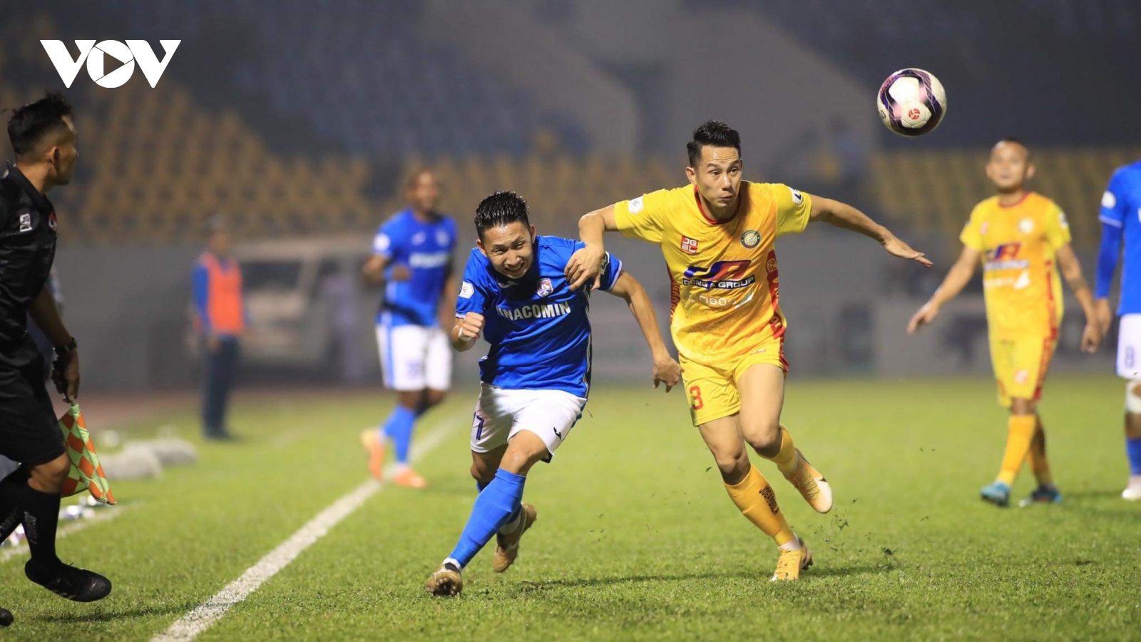 V-League 2021: Than Quảng Ninh vượt mặt Hà Nội FC, Hà Tĩnh thắng trận đầu tiên
