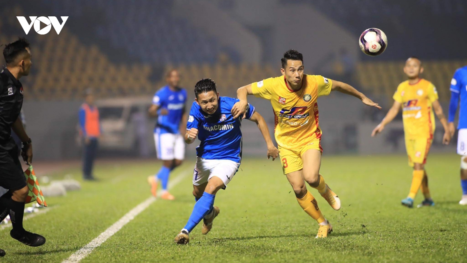 V-League 2021: Than Quảng Ninh vượt mặt Hà Nội FC, Hà Tĩnh thắng trận đầu tiên