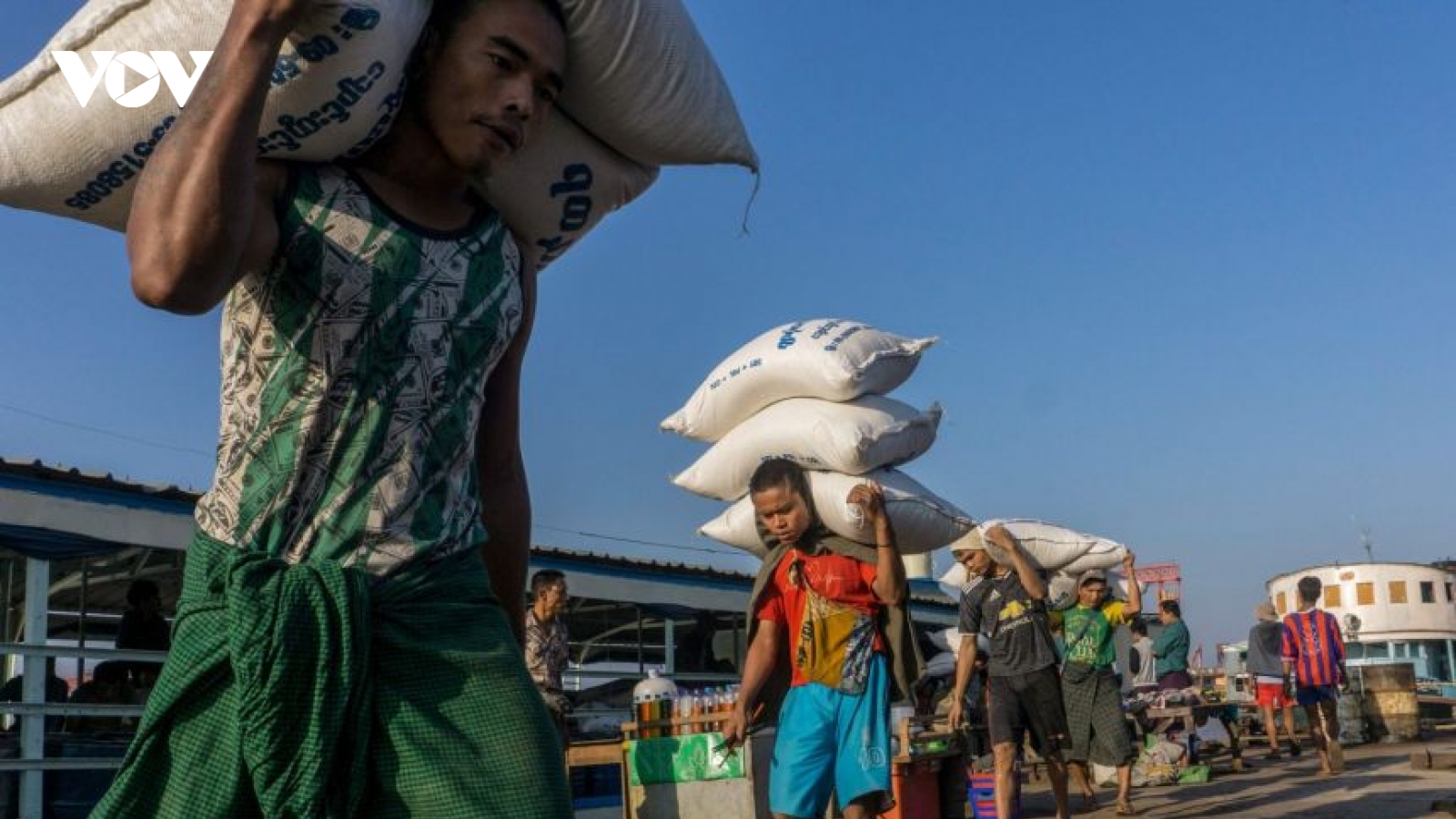 Giá thực phẩm và nhiên liệu ở Myanmar tăng cao sau cuộc đảo chính