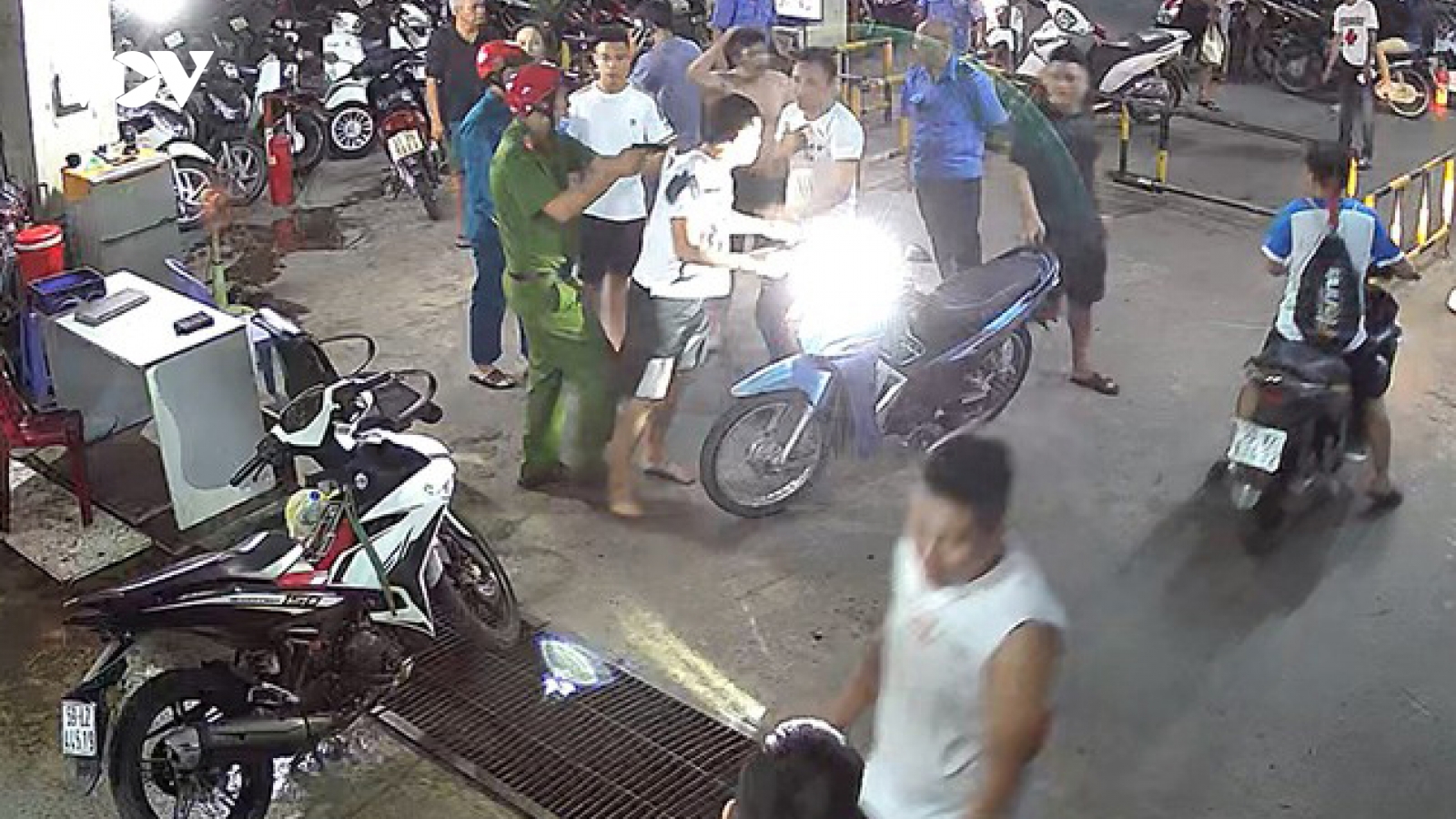Mâu thuẫn sau va chạm xe máy, nam thanh niên rút dao đâm chết người