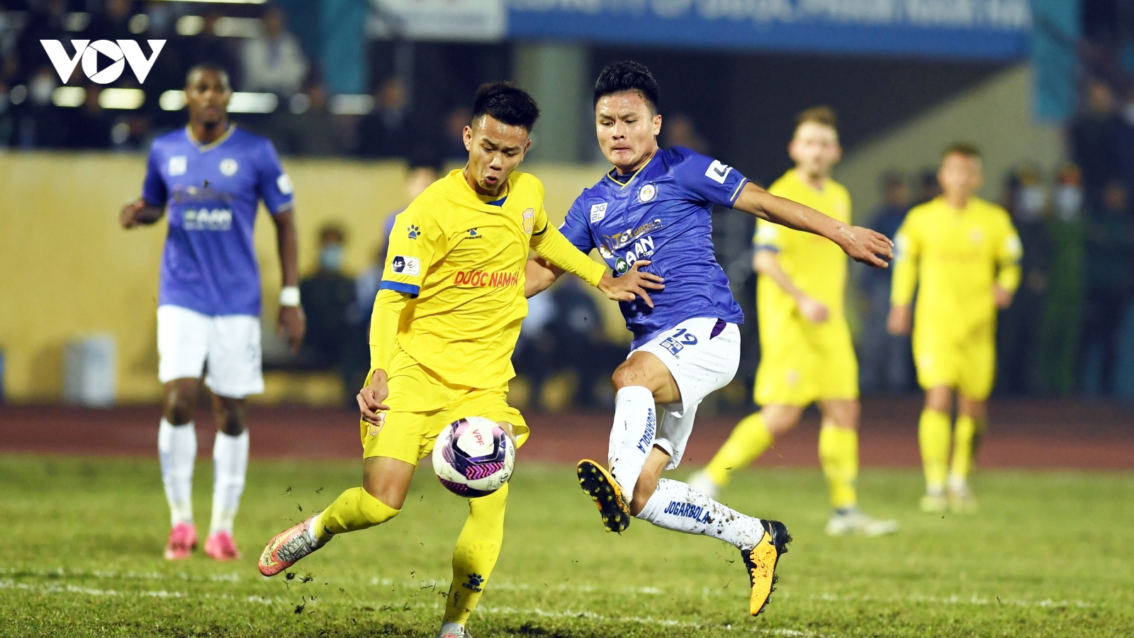 Hà Nội FC giao lưu với “đối mềm” làm nóng trước trận đấu với Hải Phòng