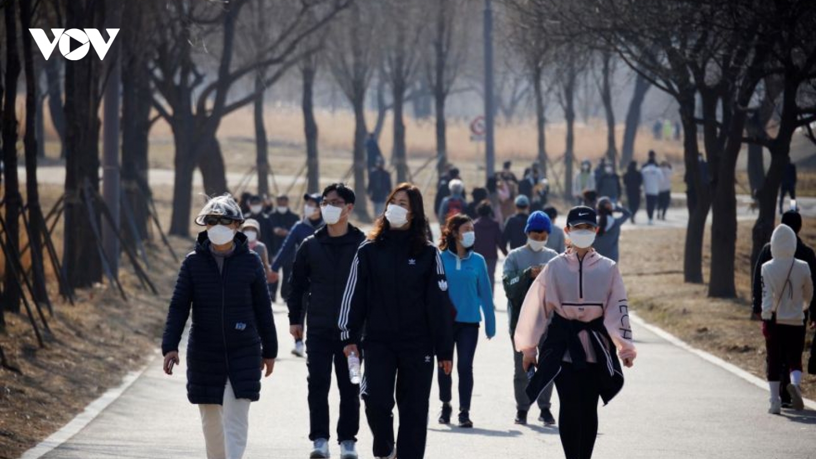 Hàn Quốc mở rộng giãn cách xã hội, số ca Covid-19 mới trong ngày cao nhất tháng