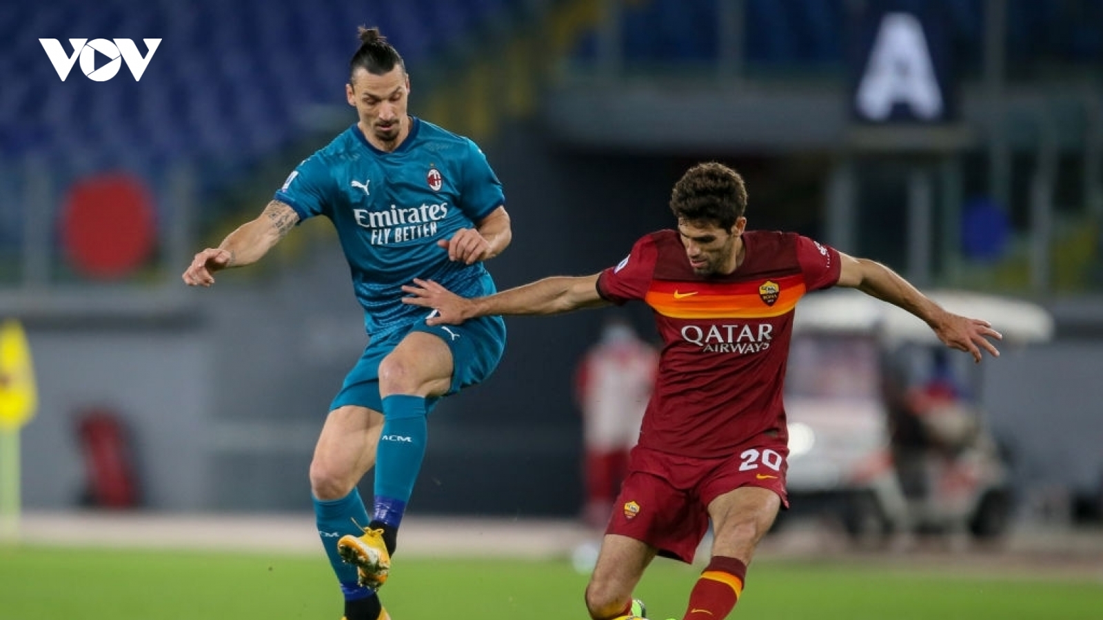 Ibrahimovic mờ nhạt, AC Milan nhọc nhằn đánh bại Roma
