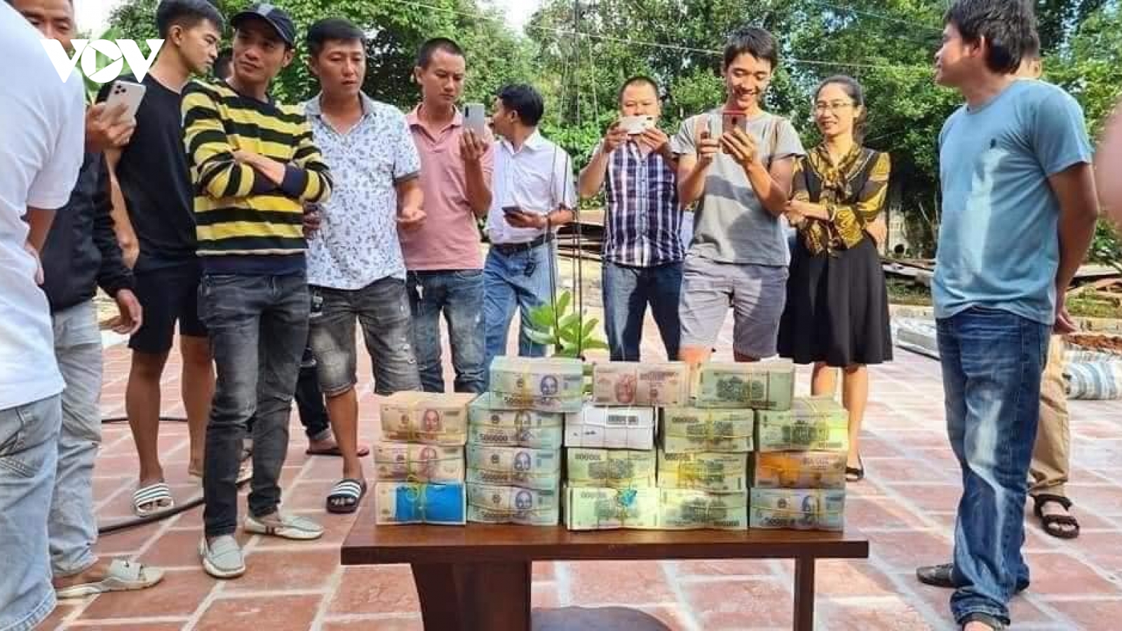 Công an cảnh báo nguy cơ sập bẫy “bong bóng” giao dịch hoa lan đột biến
