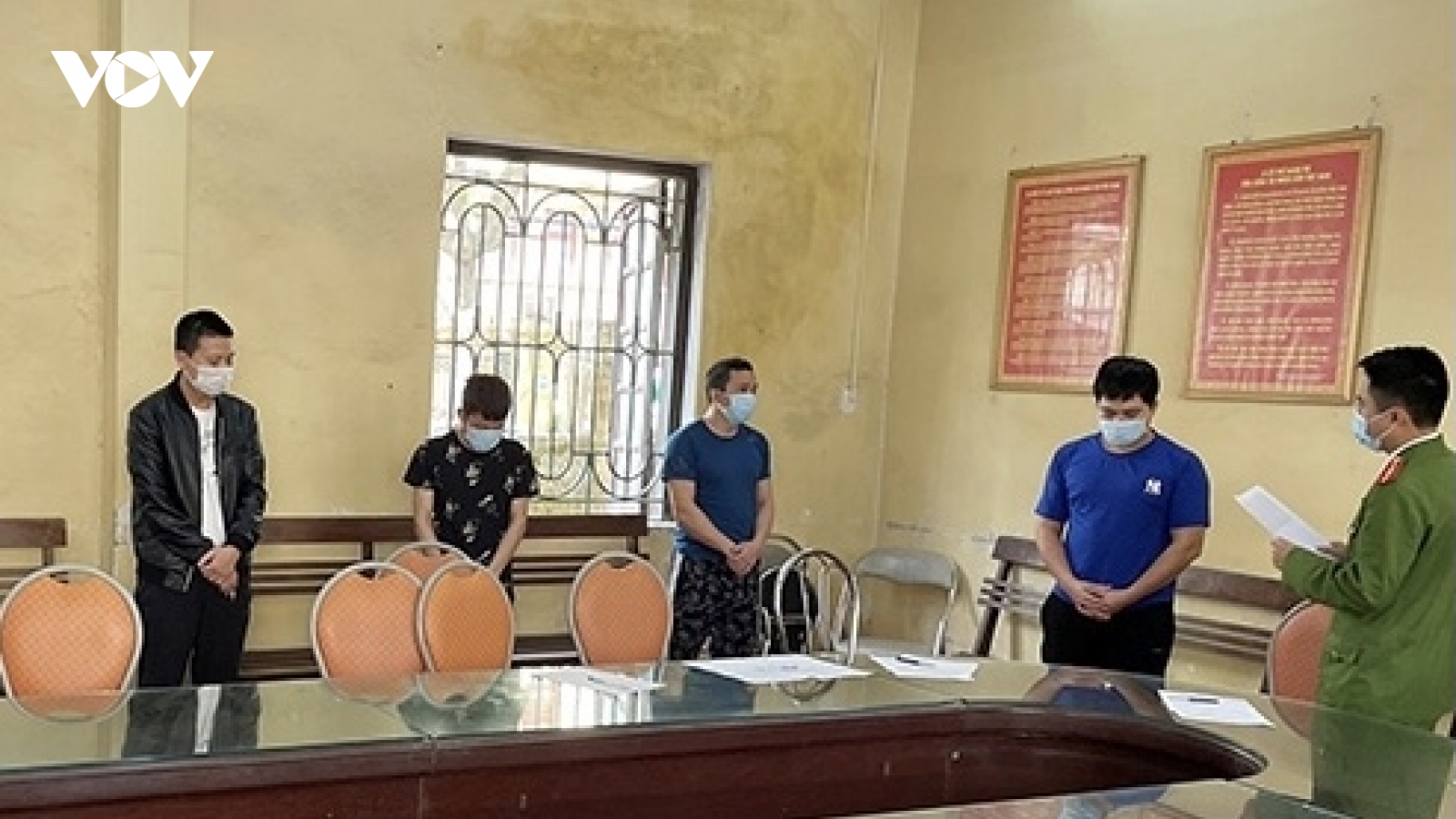 Triệu tập nhóm thanh niên tụ tập "chơi" ma tuý giữa mùa dịch