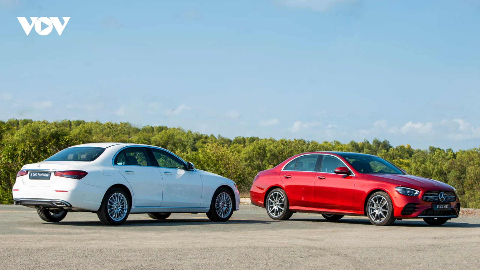 Hình ảnh chi tiết Mercedes-Benz E-Class 2021 giá từ hơn 2 tỷ đồng