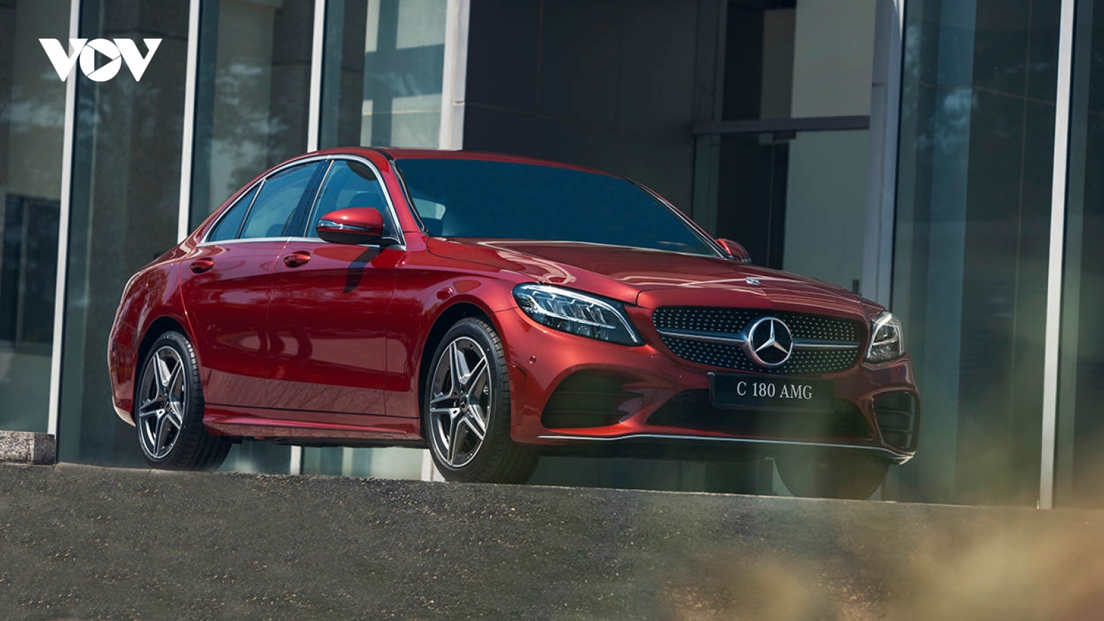Khám phá Mercedes-Benz C 180 AMG vừa ra mắt thị trường