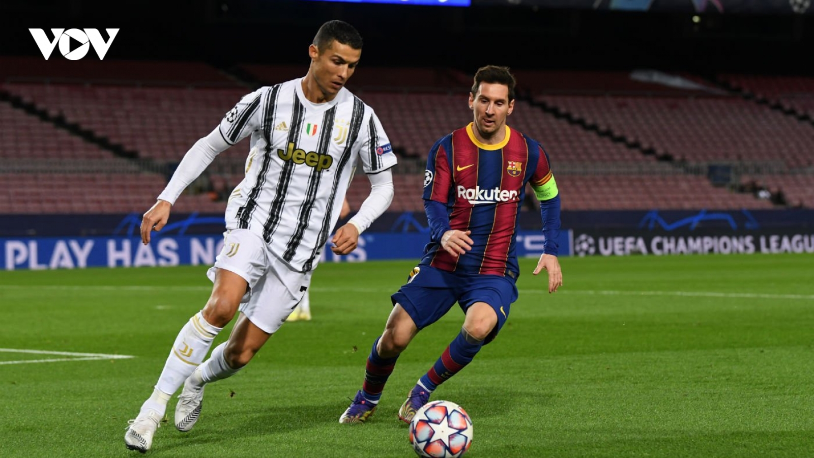 Cristiano Ronaldo đứng trên Lionel Messi trong BXH mang tầm thế kỷ