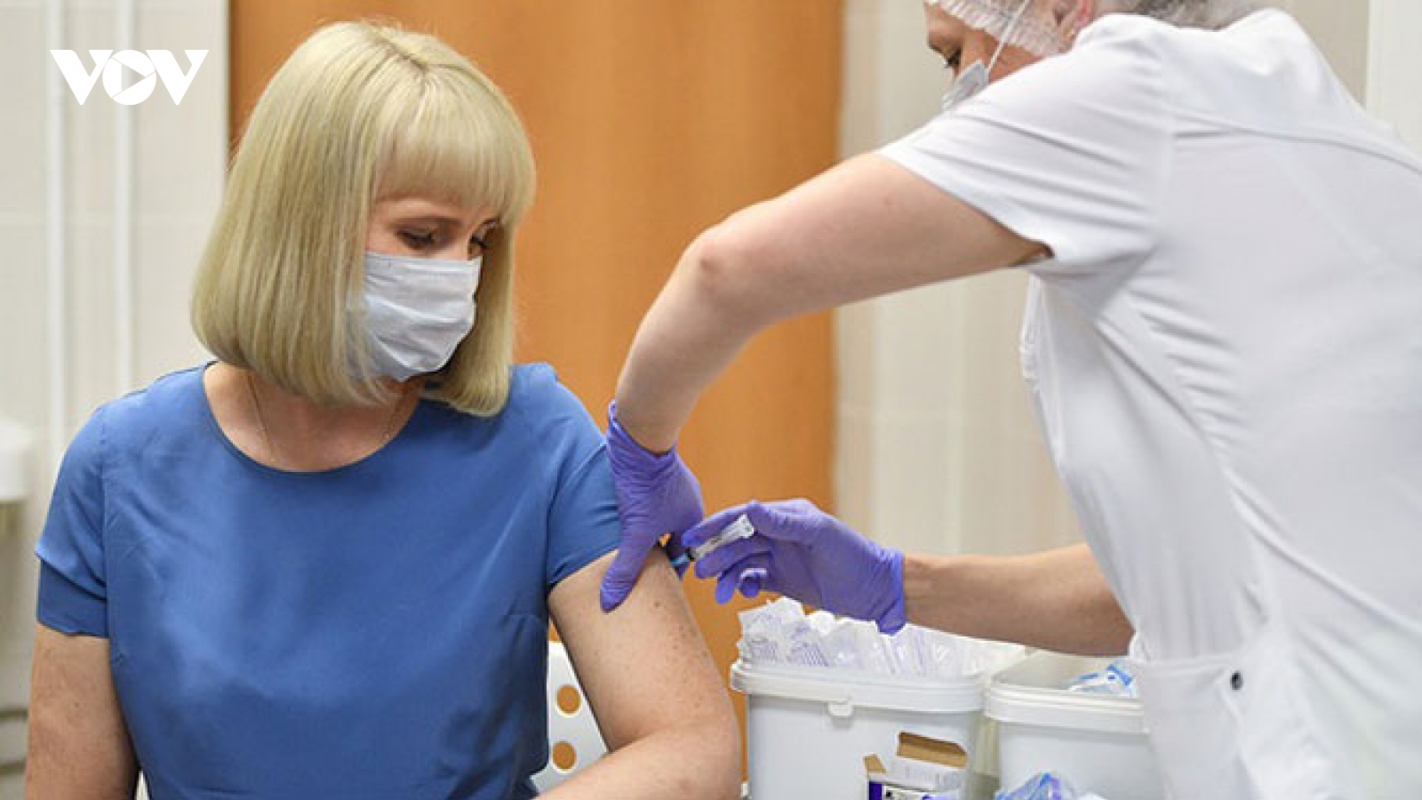 Vì sao người dân Ấn Độ, Nga và Trung Quốc lại “thờ ơ” với vaccine trong nước?