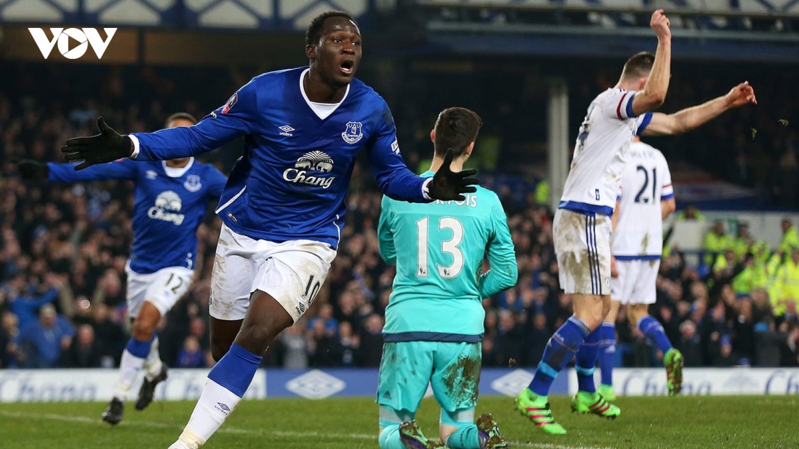 Ngày này năm xưa: Lukaku "báo thù" Chelsea trong trận đấu có 2 thẻ đỏ