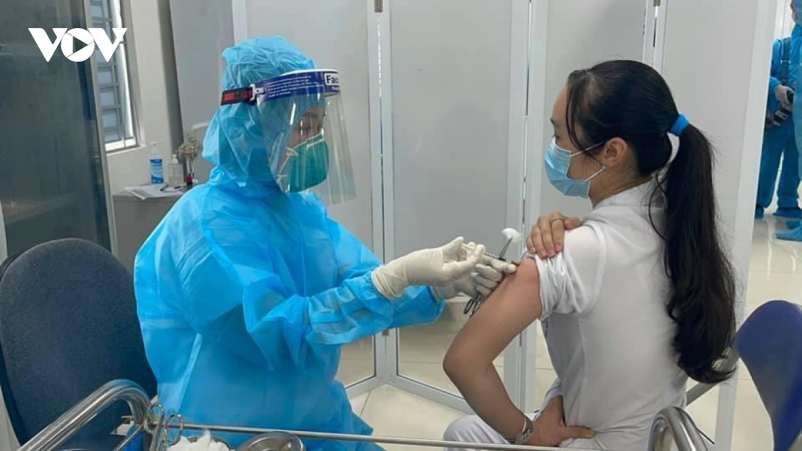 Sáng nay (8/3), 39 nhân viên y tế tiêm vaccine ngừa COVID-19