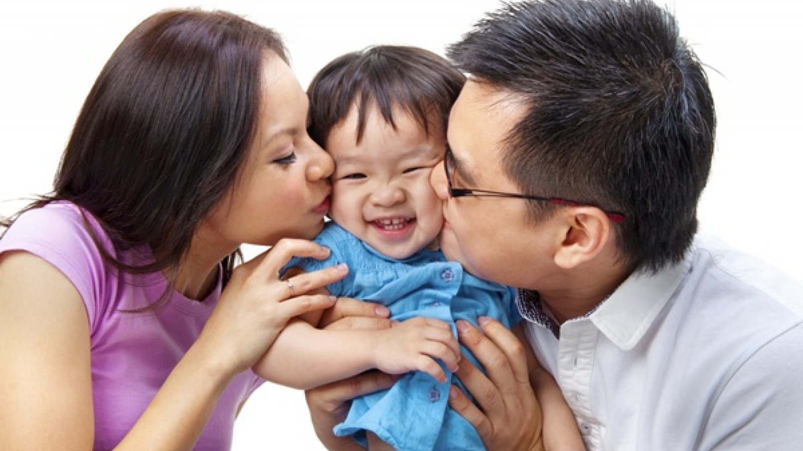 8 lợi ích tuyệt vời khi cha mẹ ôm con thường xuyên