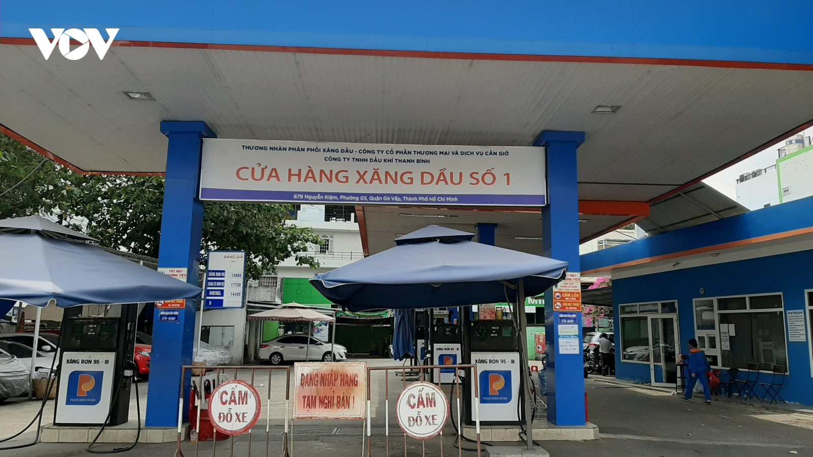 Công an kết thúc khám xét cửa hàng xăng dầu ở TP HCM